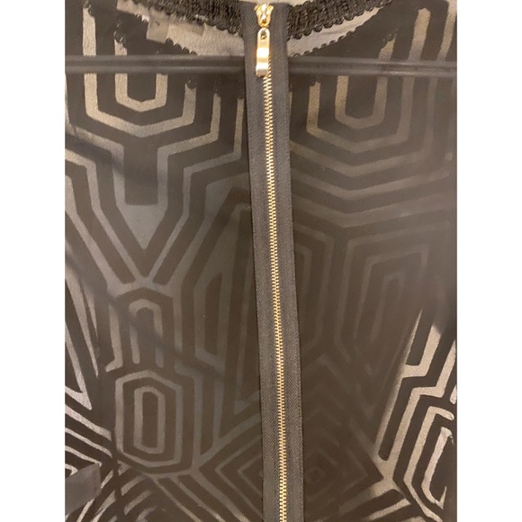 Classy black zip up blouse - Medium size - Picture 7 of 7